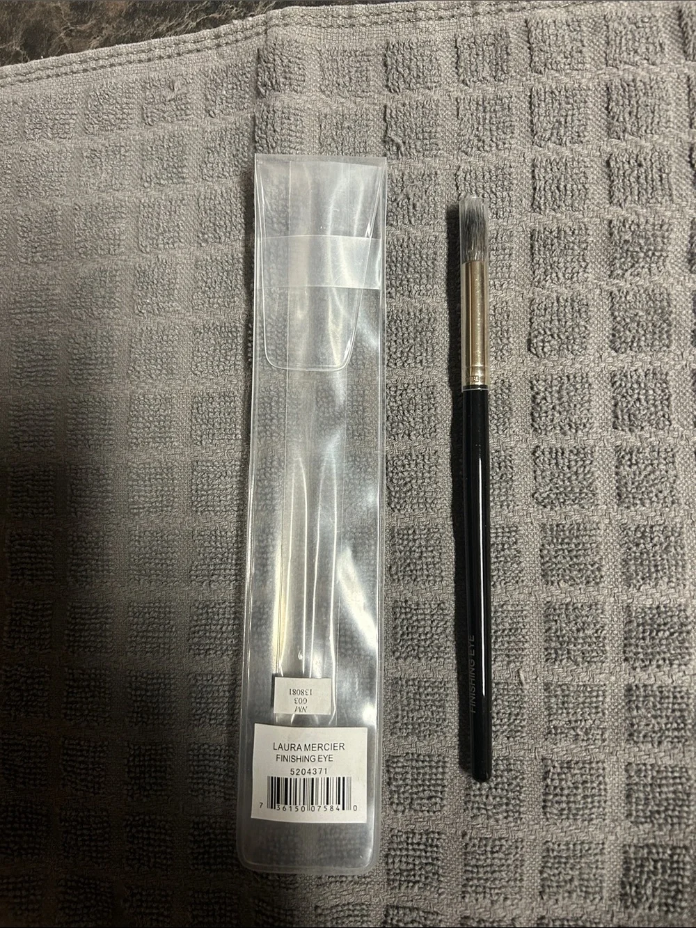 Laura Mercier Finishing Eye Brush